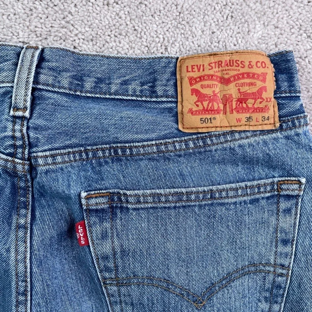Levis 501 Jeans Mens 35x34 Blue Original Fit Button Fly Straight Cotton Denim